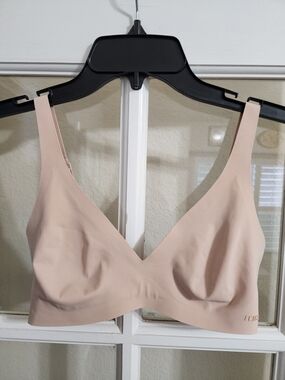 SKIMS Nude Seamless Wireless Bra Bralette Size Small Adjustable Straps